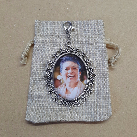 Silver XL Oval Boutonniere / Bouquet Charm (Design C5)
